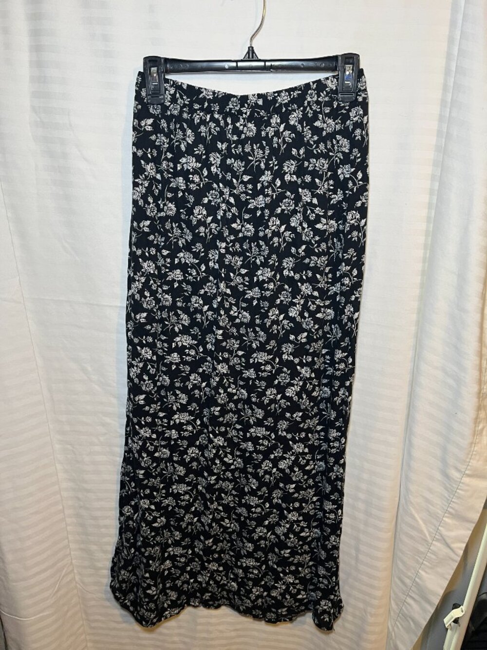 Mossimo Black White Floral Maxi Skirt Size Small - Picture 4 of 4